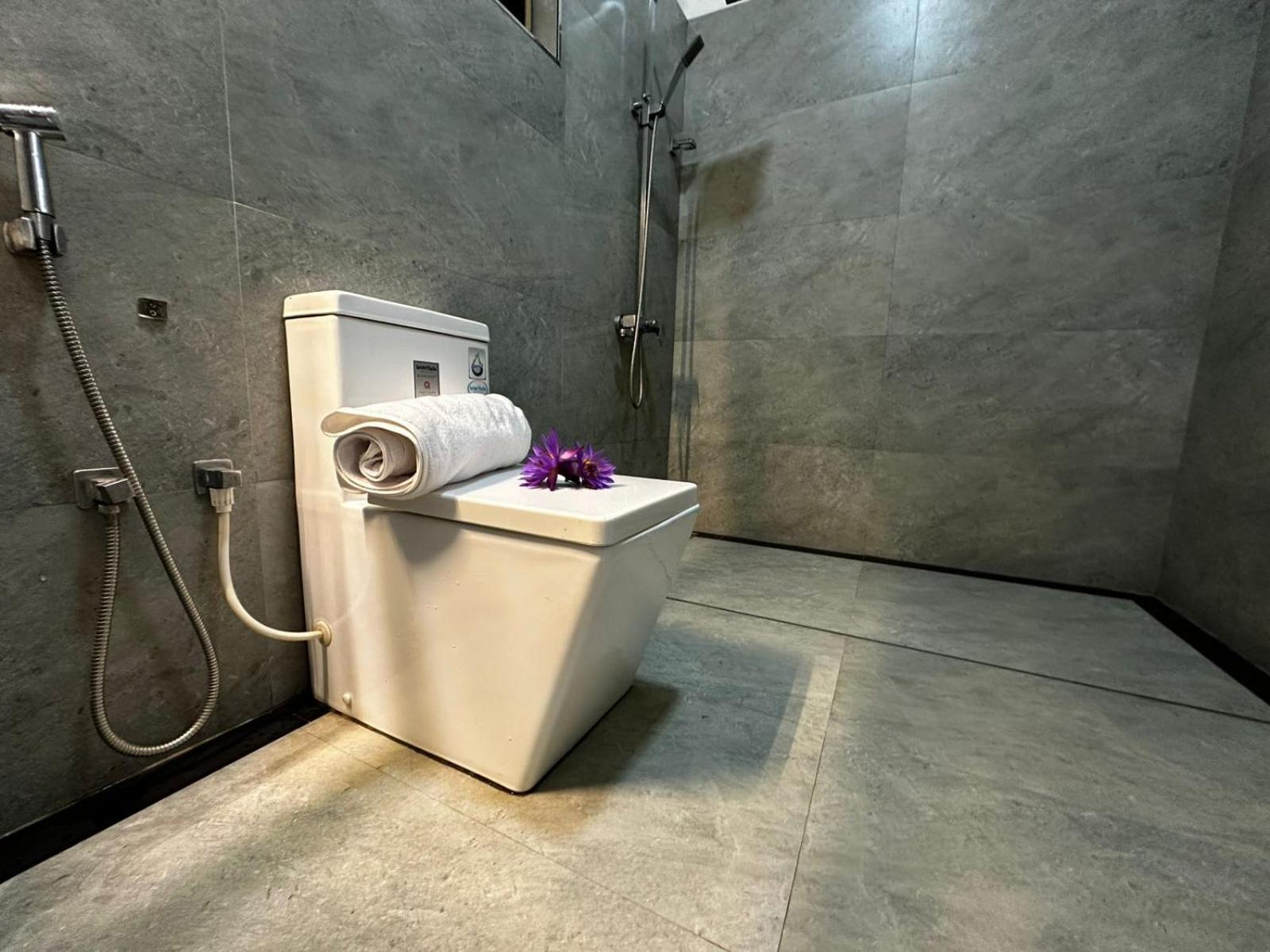 Curve Hiri Apartment Dikwella Luaran gambar