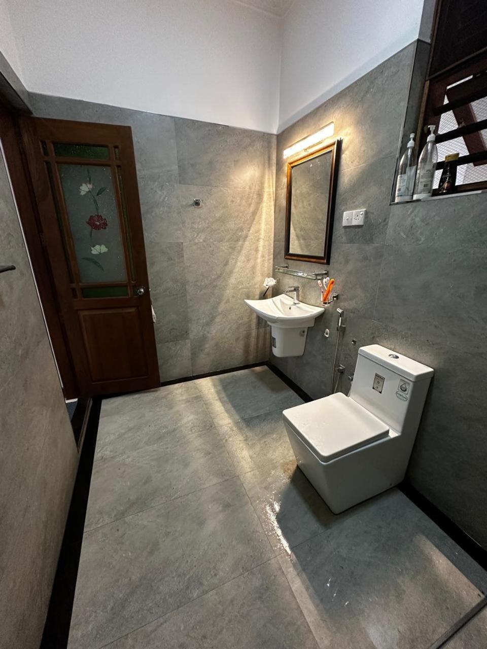 Curve Hiri Apartment Dikwella Luaran gambar